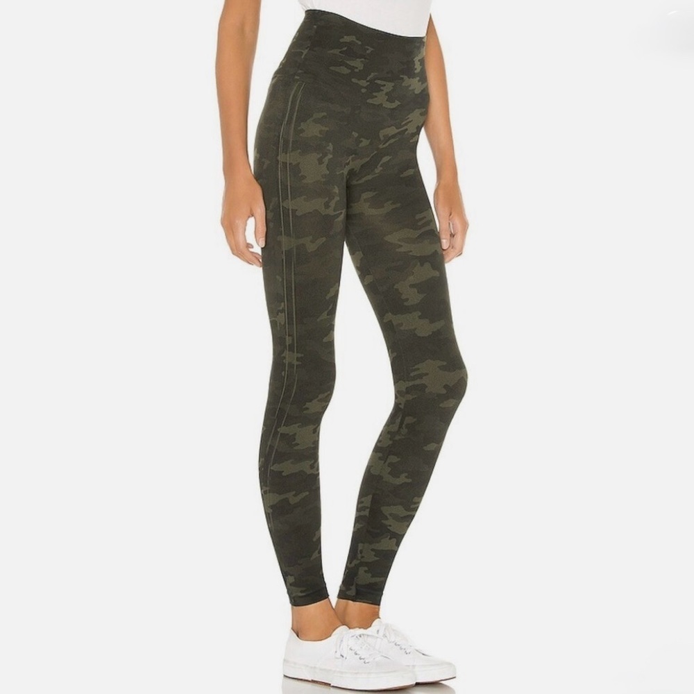 SPANX Look at Me Now Seamless Leggings, color green camo, size L